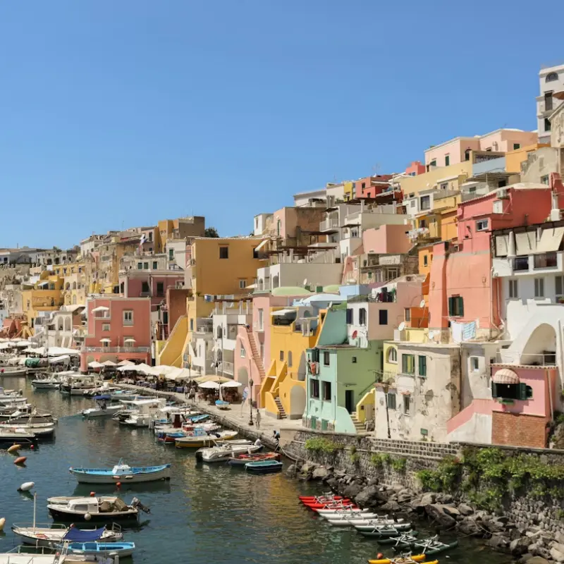Località balneari da vivere prima dell’assalto estivo 